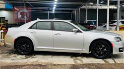 کرایسلەر 300